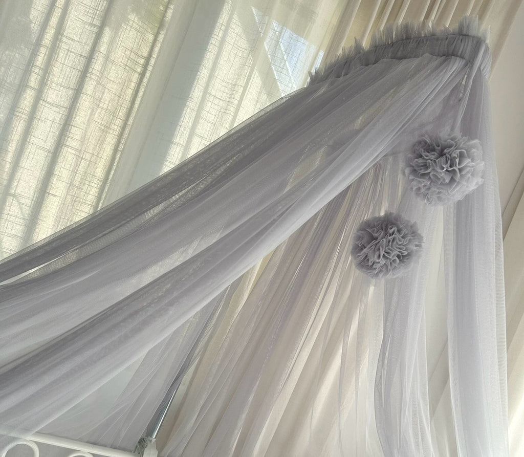 Ciel de lit bébé"Pompons"